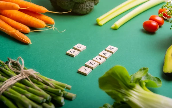 Conjunto Vistas Laterales Verduras Crudas Saludables Fondo Verde Con Mensaje —  Fotos de Stock