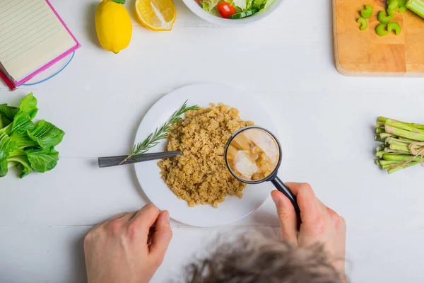 Top View Man Hand Holding Magnifying Glass Looking Fresh Quinoa — Stock Photo, Image