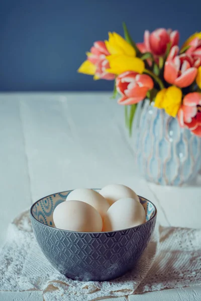 Bauernhof Frische Weiße Eier Keramikgrauer Schale Auf Vintage Serviette Und — Stockfoto