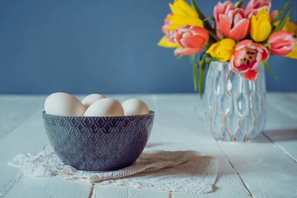 Bauernhof Frische Weiße Eier Keramikgrauer Schale Auf Vintage Serviette Und — Stockfoto