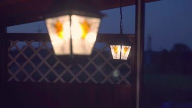 Gece asılı fener. Işık. 