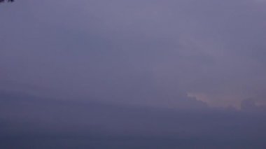 ağır çekimde yıldırım