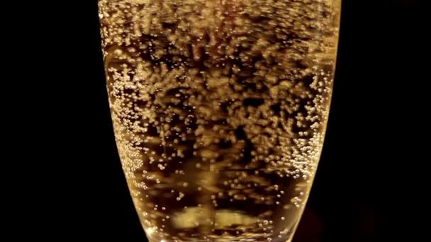 Champagne bubbels in slow motion — Stockvideo