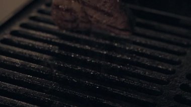 Kızarmış et yavaş hareket