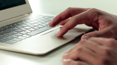 Touhpad bir dizüstü bilgisayarda kullanma