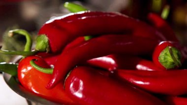 Ağır çekimde kırmızı biber