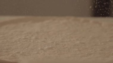 Ağır çekimde pizza yapma