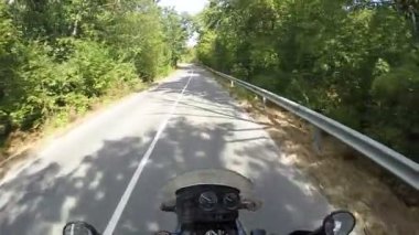 Motosiklet yol macera ileri güneş gölgeler gidiyor