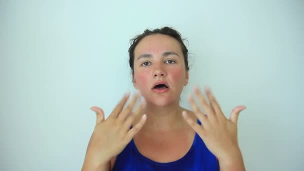 Sweaty Woman Suffer From Heat — Stock Video