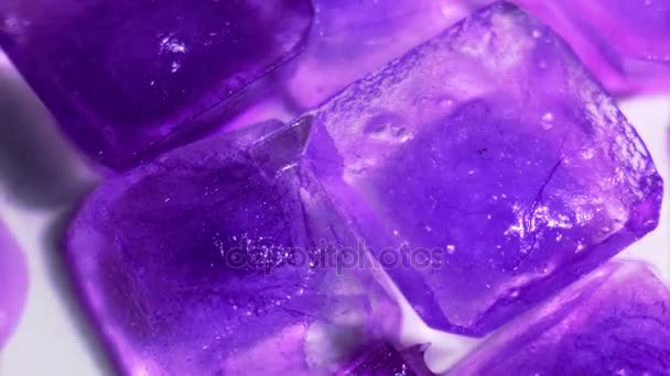 Таяние Фиолетовых Кубиков Льда Фон — стоковое видео
