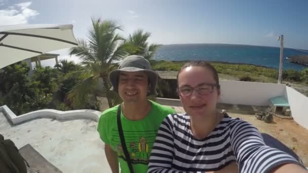Çift Selfie plaj tropikal peyzaj — Stok video
