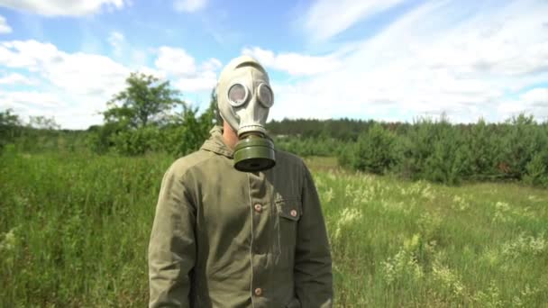 Gas Mask Man Putting Holding and Sniffing Flowers — Stock Video