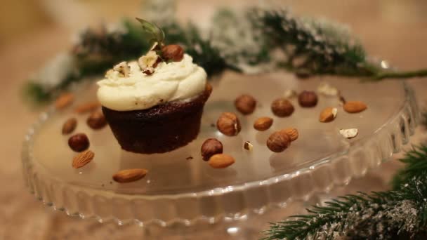 Cozimento bolo decoração polvilhe em pó açúcar styling alimentos — Vídeo de Stock