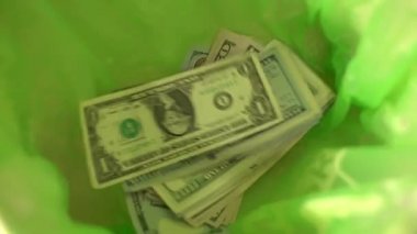 uzakta para atma, yeşil çöp sepeti, finans, para harcıyorsun özgürlük dolar Güz