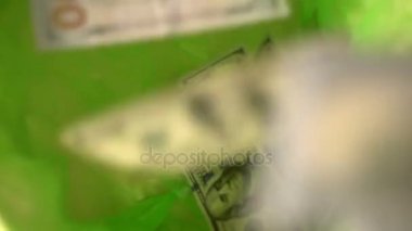uzakta para atma, yeşil çöp sepeti, finans, para harcıyorsun özgürlük dolar Güz