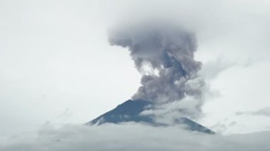 11 Ocak 2018 yılında agung yanardağ bali Endonezya, yeni patlama amed counry taraftan, doğa öğeleri zaman atlamalı inanılmaz nadir epik çekim vurdu