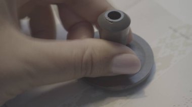 Göçmenlik kontrol memuru olacak pasaport varış pul