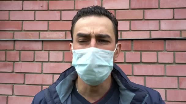 Man in medical mask cant breath, choking, suffocating, ill, heavy cough, breathless, suffer — Stock Video