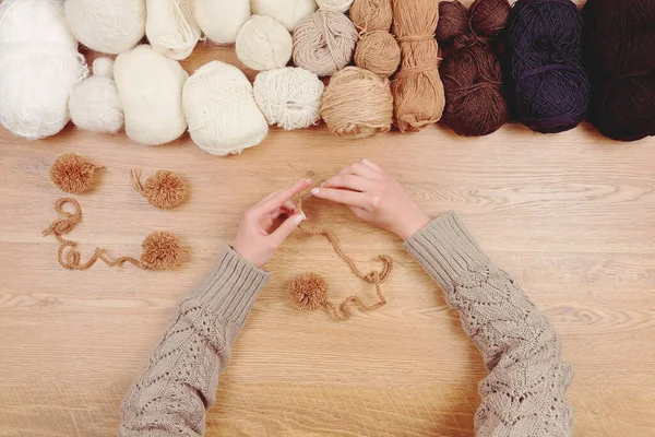 Kleermaker Werkplek Vrouw Meisje Handen Breien Decor Door Gebreide Naalden — Stockfoto