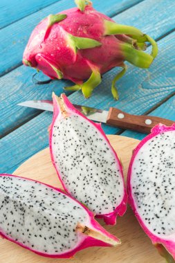 Pembe dragon pitahaya meyve dilimlenmiş