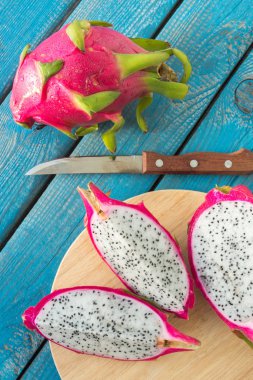 Pembe dragon pitaya meyve dilimlenmiş