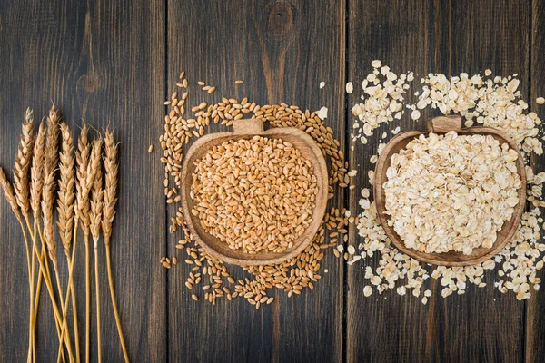 Erbe o spighe di avena, cereali da fiocchi d'avena e farina d'avena — Foto Stock