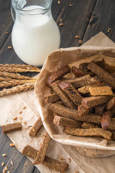 Toasted rye bread rusks and crumbs in craft paper bag — Stock Image Toasted rye bread rusks and crumbs in craft paper bag Stock Photo