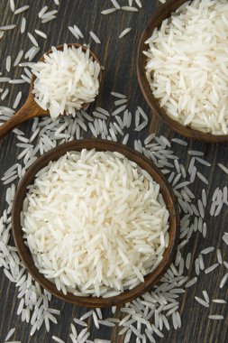 Basmati pirinç küçük ahşap kase