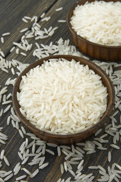 Syrové bílá Basmati rýže paddy v malých dřevěných misek — Stock fotografie