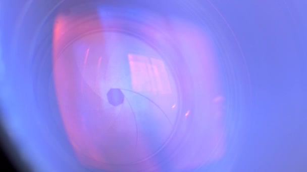Macro van een lens diafragmaring blade. — Stockvideo