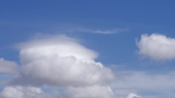Gündüz bulutlar zaman atlamalı başlık aşağı — Stok video