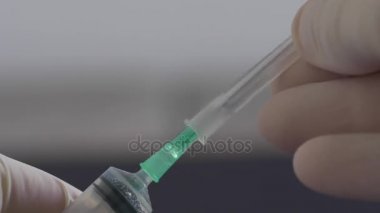 Tıbbi el kap Hipodermik İğne koyarak