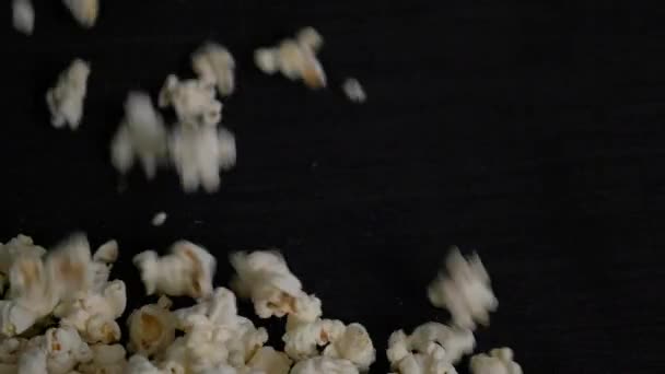 Popcorn falling into slowmotion close up side shot — Stock Video