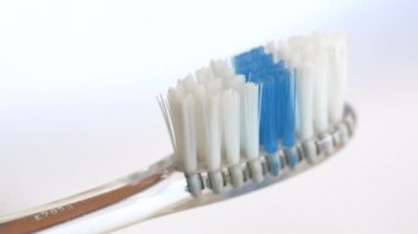 Açı makro çekim diş macunu için diş fırçası uygulanan