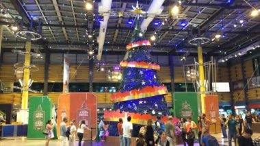 Geniş çekim Noel ağacının Abasto Buenos Aires Mall, Arjantin