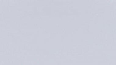 Bir tablo üzerinden düşen Ethereums cryptocurrency orta çekim