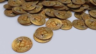 Ön Bitcoins büyük miktarda çekim bir tablo üzerinde seyahat
