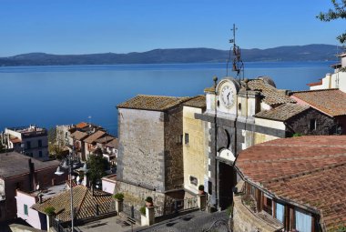 Anguillara üzerinden Bracciano Gölü