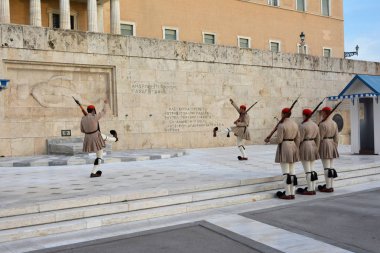 Atina Muhafız değiştirme