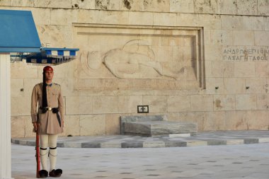 Atina'da montaj görevlisi