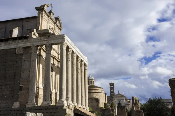 Roman Forum tempel och kyrkor — Stockfoto