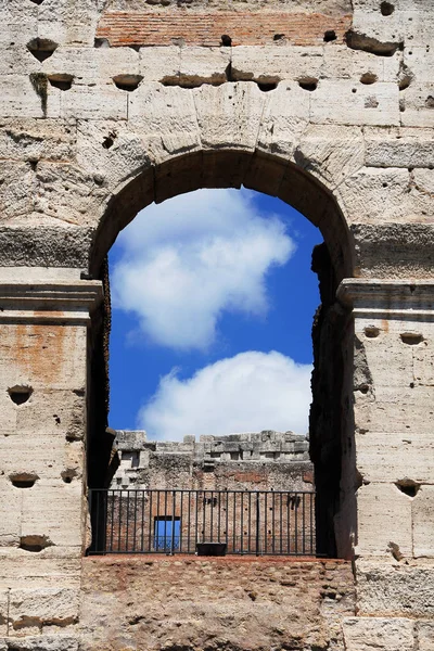 Coliseum arch detail in Rome — Stock Photo, Image