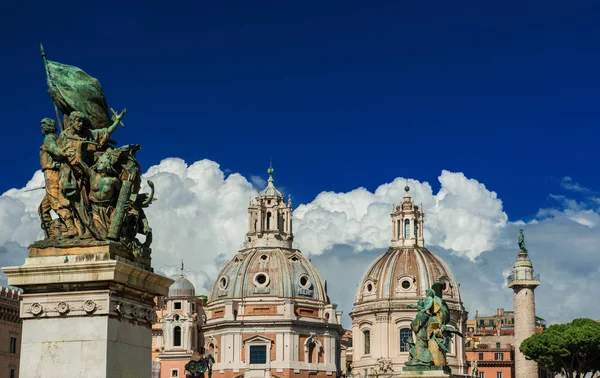 Trajan Forumu ikiz kiliseler Roma