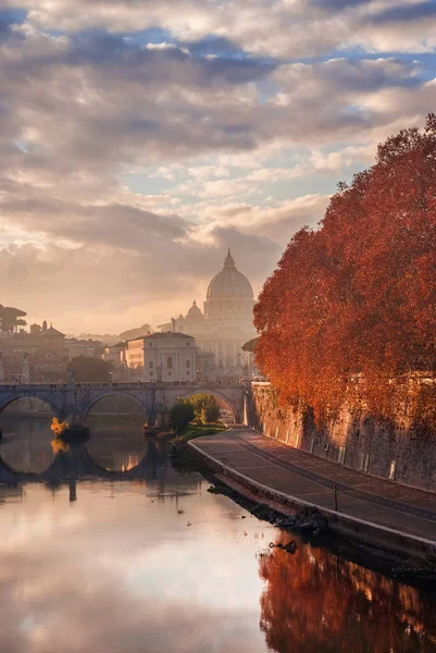 Осенний закат Святого Петра — стоковое фото