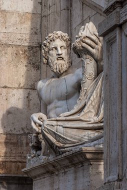 Roma'da nehir Tiber antik heykel