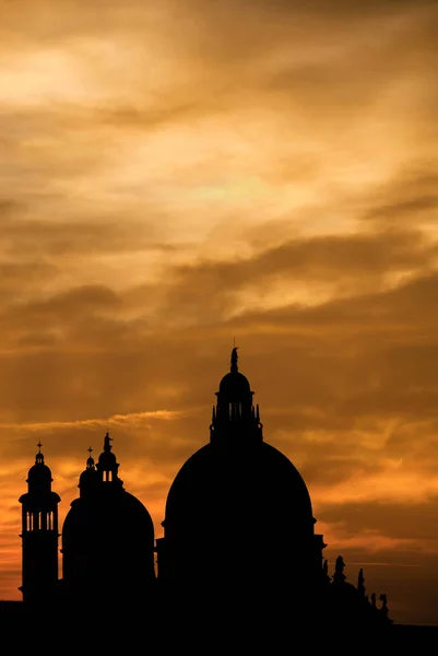 Венеція захід сонця з куполами — стокове фото