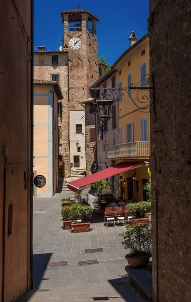 Piazza Fortebraccio in Montone