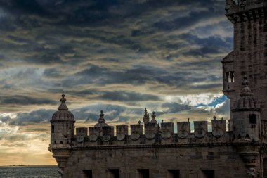 gün batımında Belem Kulesi
