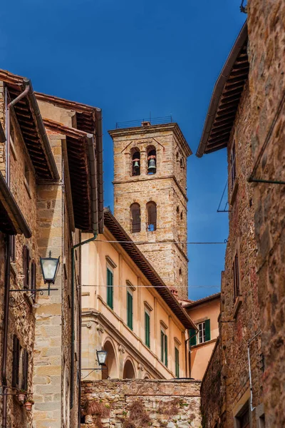Cortona medeltida stad med klocktorn i Toscana — Stockfoto