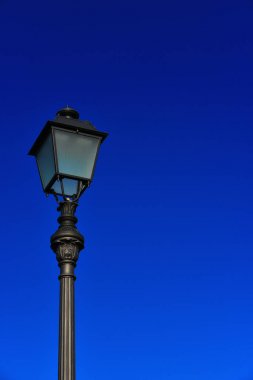 lamba mavi gökyüzü ile